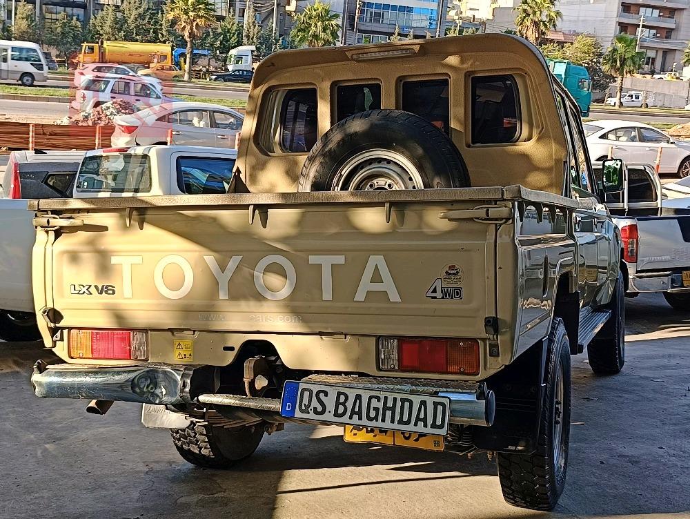 تويوتا لاند كروزر 70 بيك اب